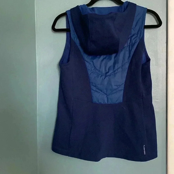 The North Face women’s blue flash dry hooded vest size medium like new - Picture 6 of 9